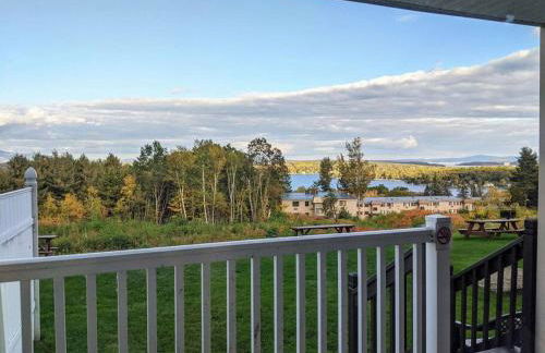 Cute Lower Level Cedar Lodge Room with Balcony & Lake Views! - Foto 1