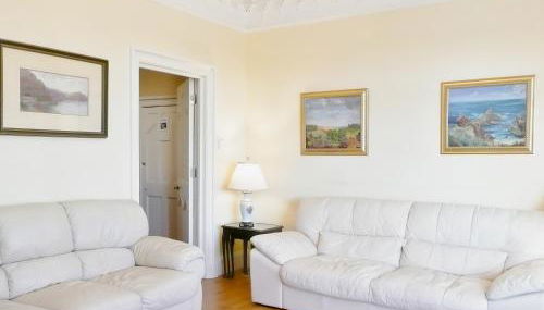 The Captains House - Photo 3