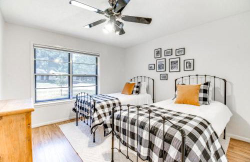 2 Mi to Kyle Field Bryan Home with Fenced Yard - Photo 18