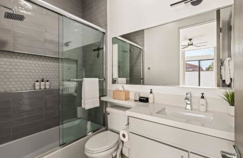 Desert Oasis: Pool, Spa, Golf Sim + EV Charger - Foto 15