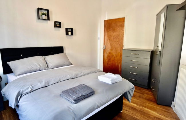 Cheer full 4 Bedroom House Train Station - Foto 14