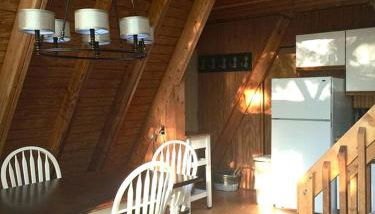 A-Frame Cabin Rental Set Alongside Sebago Lake on Frye Island, Maine - Foto 5