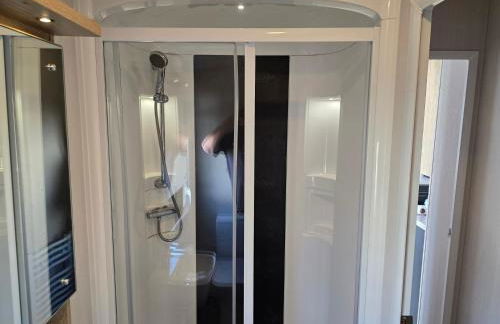 3 Bed-sleeps 8-free Parking-5 Min to Beach - Foto 40