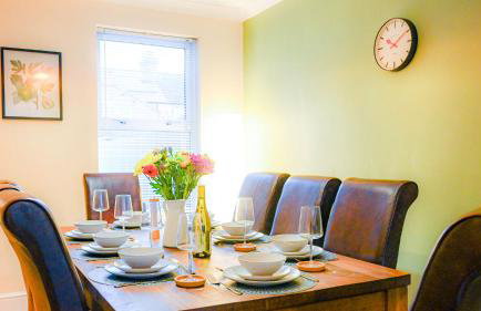 Premium Family Home with PS5 Console and Private Garden - Foto 28