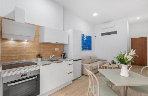 Urban Chic Oasis with AC, Private Pool and Wifi - Photo 10