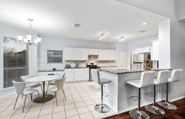 Perfect Frisco Home for Relocating Families Fun - Foto 10