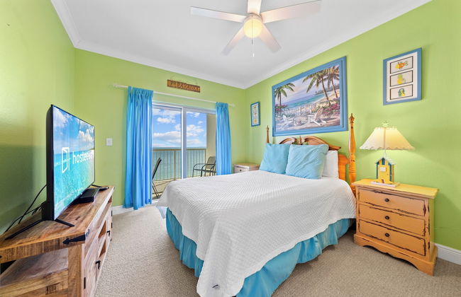 Crystal Tower Comfort Condos by Hosteeva - Photo 27