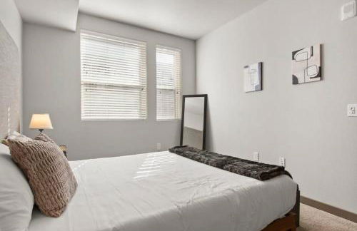 Cozysuites PHX RORO Gym Pool Pets Parking #12 - Photo 7