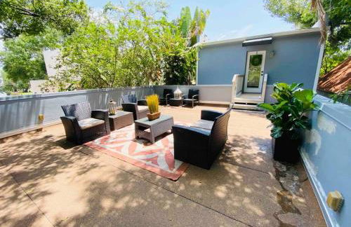 Nawlins vibe with rooftop verandah near Riverwalk and downtown - Foto 14