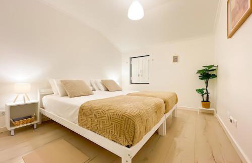 Entire 2 Bedroom Family Friendly House in Belem Lisbon 3 to 5 Guests - Photo 6