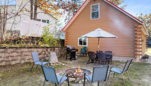 Lakefront Getaway with Kayaks, Fire Pit and Views - Photo 4, Garden view