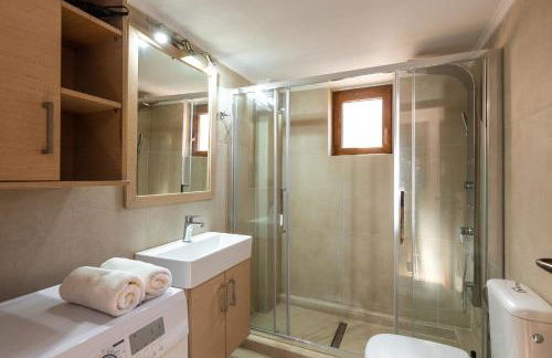 Ilys Home, a Country-chic Retreat with Pool & BBQ, By ThinkVilla - Photo 38