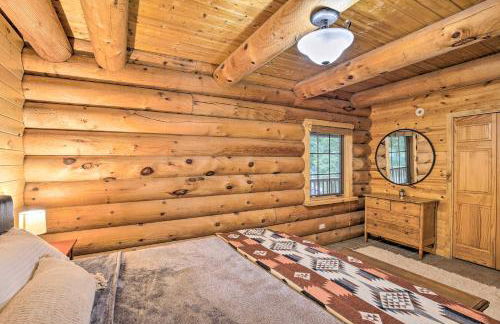 Splendid Family Cabin with Hot Tub and Grill! - Foto 19