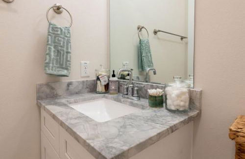 15mi to FIFA l Walkable l Gym l Garage l Heights! - Foto 66