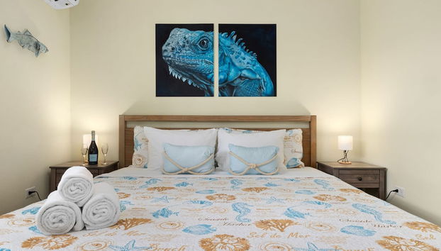 3BR 2BA Near Eagle Beach w Private Pool - Foto 5, Habitación