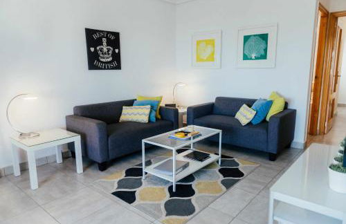 Stunning 2 bedroom apartment with Pool View - Photo 1