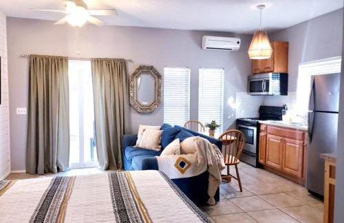 Coastal Castaway-Beach Retreat-Steps 2 Sand-Sleep 10-Pool-Hot tub - Foto 31