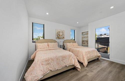 7 BR double house with parking and a backyard in LA - Foto 13