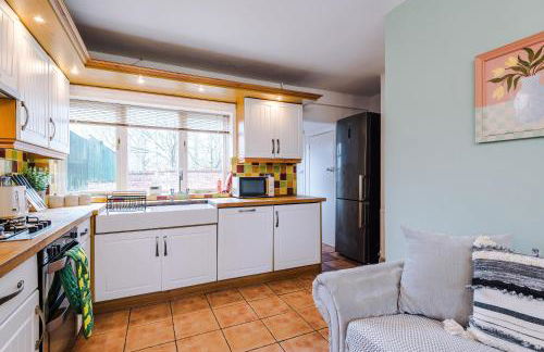 Stylish 4 Bedroom Home in Port Sunlight with 7 Beds Perfect for Business Bookings and Groups - Foto 34