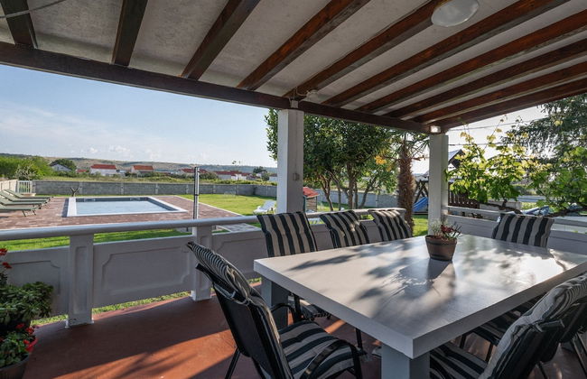 House Rose With Garden and Pool - Foto 1