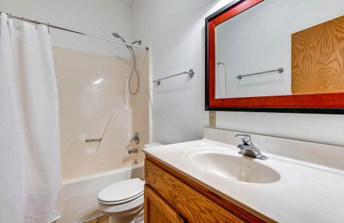 Pet Friendly with Game Room, Hot Tub and Private Dock! - Foto 32