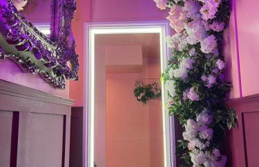 Manchester's ONLY themed slumber party suite for 8 with makeup room - Photo 3