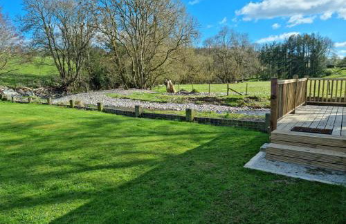 Riverside Cabin - Sleeps 2 - Hottub - Parking - Foto 51