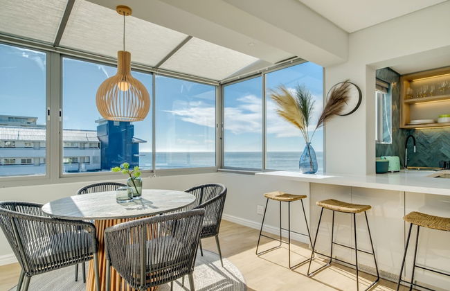 Exquisite Mouille Point Apt by Golf Course Serene Suite - Photo 32