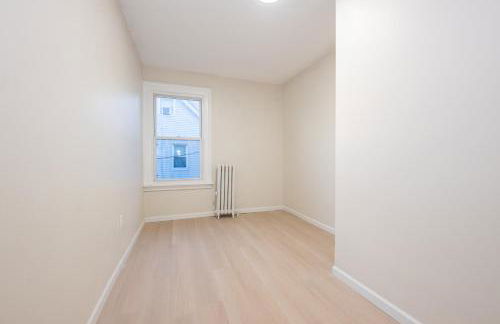 Modern 3BR - Train Station & Downtown 2 mins walk - Foto 2