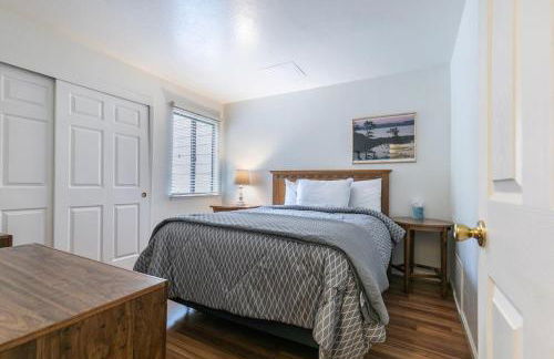 2BR Townhome Walk to Beach or Trails - Foto 17