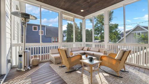 Walk to 12 South and Restaurants with Garage and Golf Simulator - Foto 5