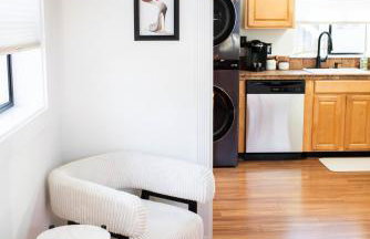 Entire house New Reno w AC Pet friendly gated back - Foto 8