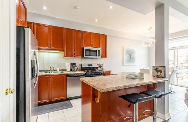 GLOBALSTAY. Modern 3-4 Bedroom Town - Photo 27