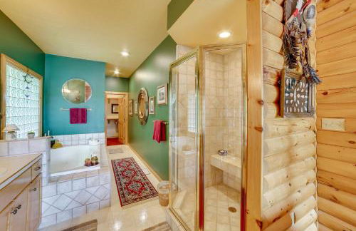 Decks and Views Spacious Cabin Near Table Rock Lake - Foto 16