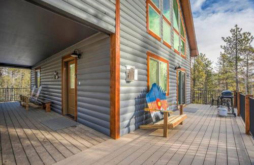 Rustic cabin charm w/ hot tub, arcade basketball - Foto 42