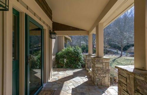 Fireside Retreat Hot Tub, Game Area, Fire Pit & Mountaintop Views! - Foto 11