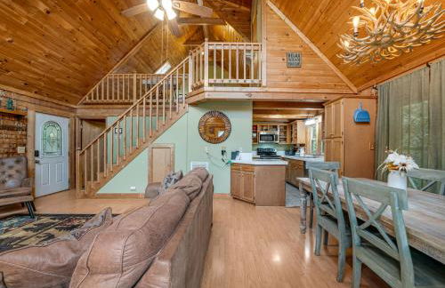 1 bedroom with a loft and hot tub cabin 45 minutes to Asheville - Foto 18