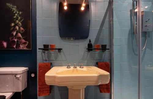 Art Deco Coastal Apartment with Private Garden - Foto 18