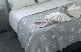 Sleeps 7, entire apartment,with restaurant next door - Foto 14