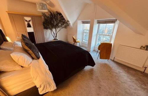 Lake View Family & Pet Friendly Home - Central Bowness - Photo 1