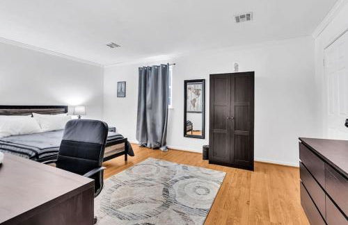 Private Single Family Home Close to Both Water and Downtown! - Foto 11