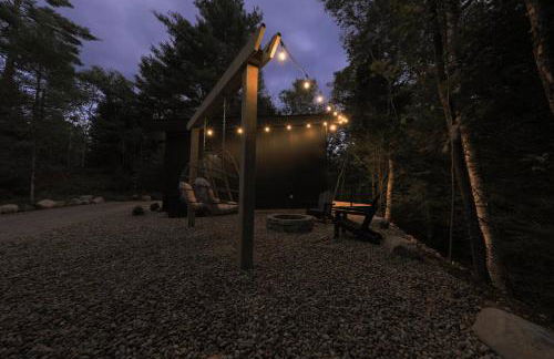 Cozy Luxury Cabin w Hot Tub, Fire Pit, King Bed - Foto 60