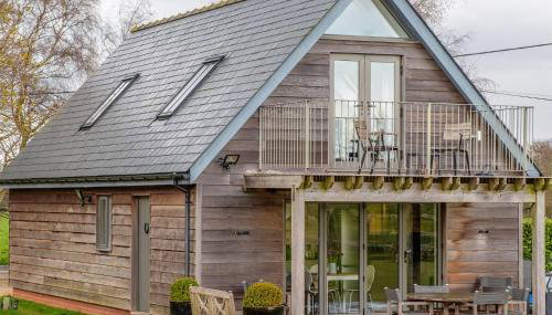 White Cottage Apartment - Photo 3