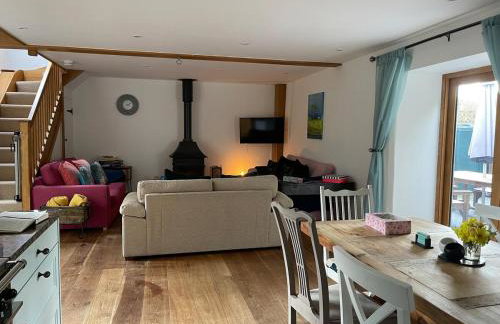 Luxury Three Bedroom Barn Conversion in Devon - Photo 12