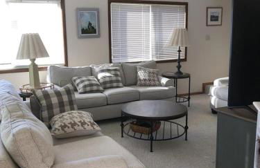 Great Value - Oceanside Raised Ranch Location Is Perfect For Walking To Beach, Restaurants, Pizza, Ice Cream Or Coffee 13419 - Foto 4