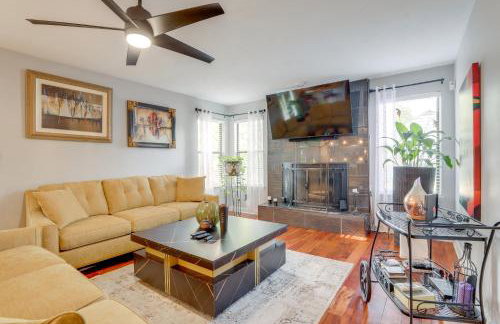 4 Mi to Stone Mountain Retreat with Office! - Foto 1