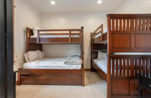 Private Hot Tub, Theater Room, Valet Parking and Ski & Boot Storage at Ritz Carlton - Foto 55