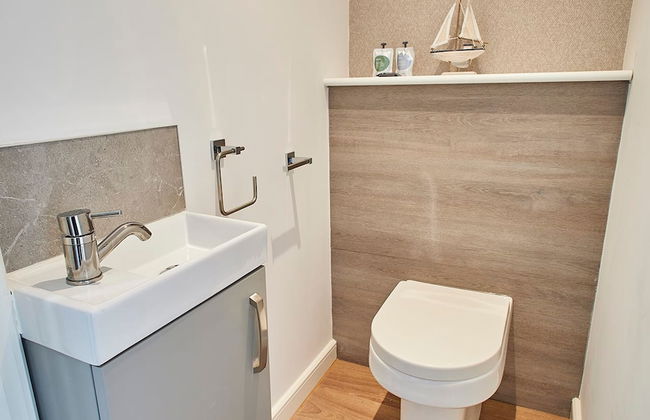 Host Stay Emilyn House - Photo 11