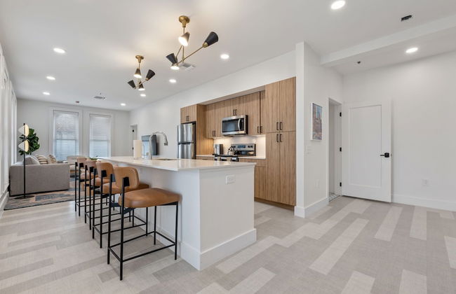 The Continental, powered by Placemakr - Downtown - Market Square - Photo 45