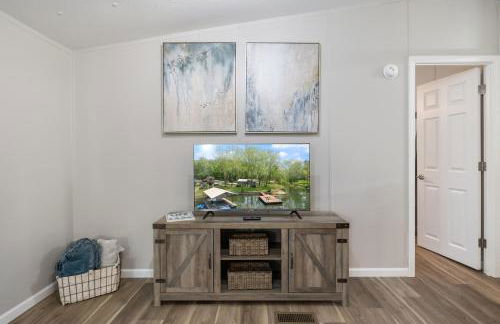 New! 2 Homes-Firepit, Hot Tub, Huge Yard and Dock - Foto 8